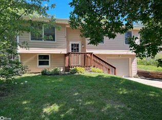 203 Glasgow Rd, Fairfield, IA 52556