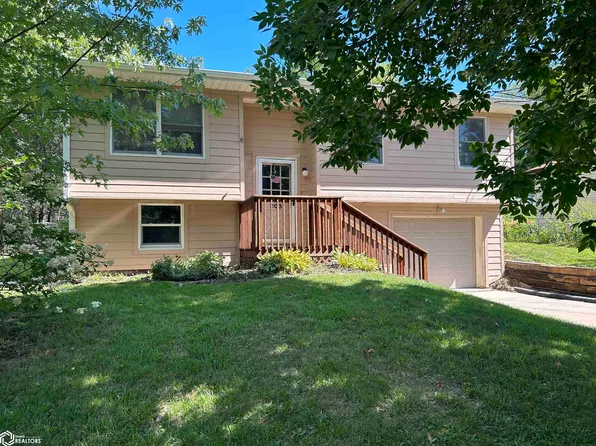 203 Glasgow Rd, Fairfield, IA 52556