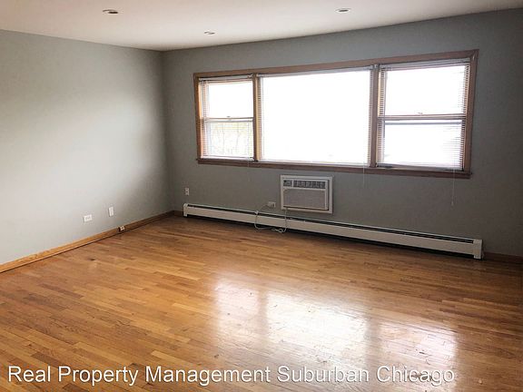 2nd image of 2222 N Harlem Ave APT 3SE