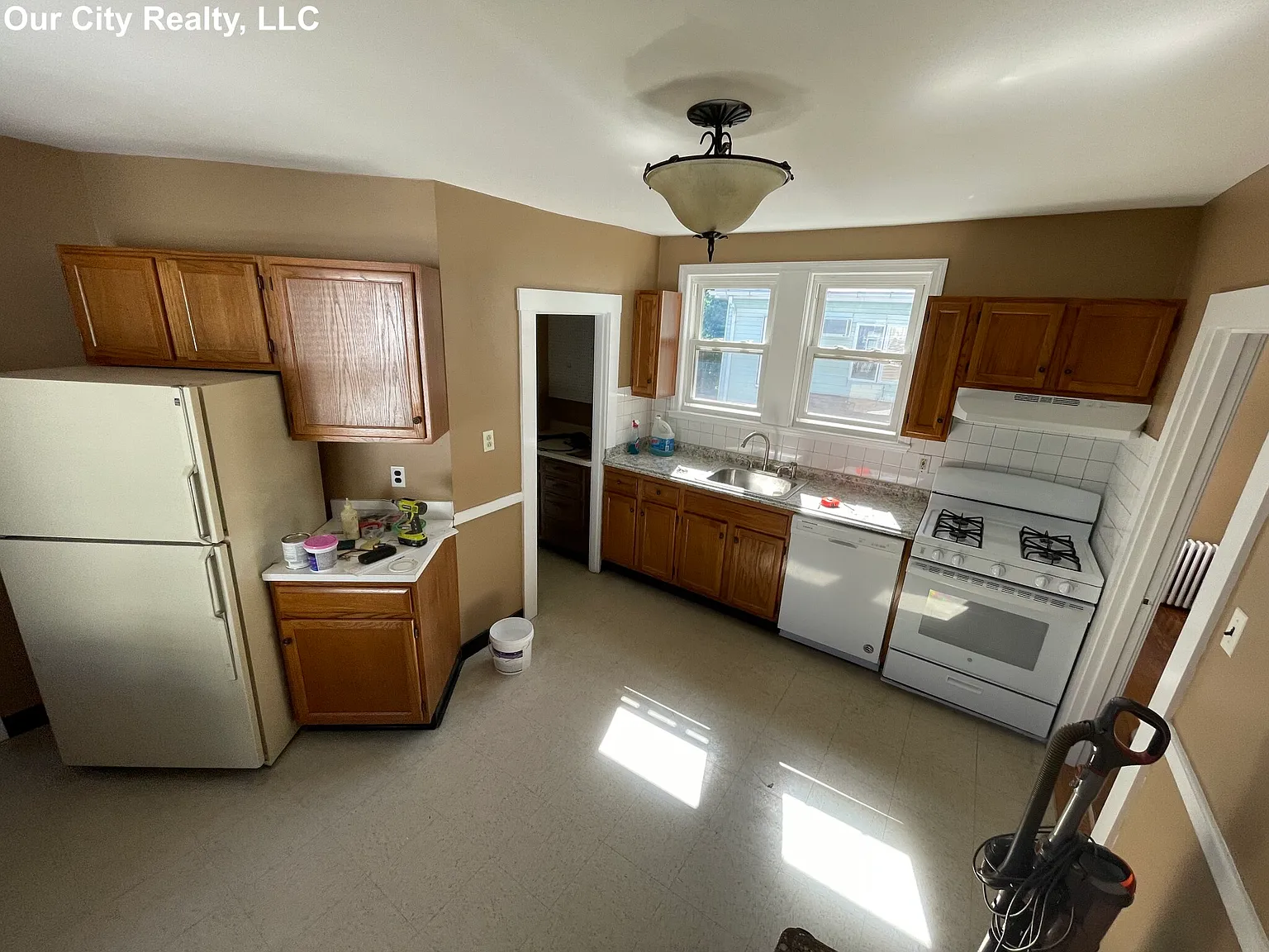 3 bed, 1200 sqft, $3,150 — Photo 3