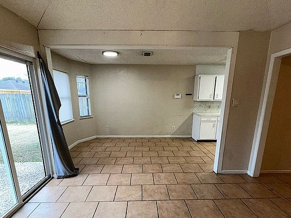 3rd image of 2330 Somerset St