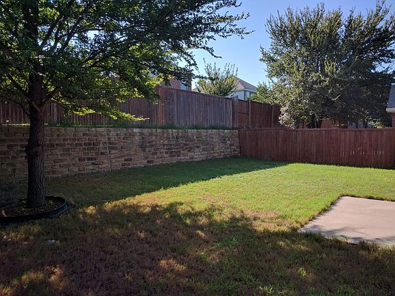 4th image of 2505 Travis Dr