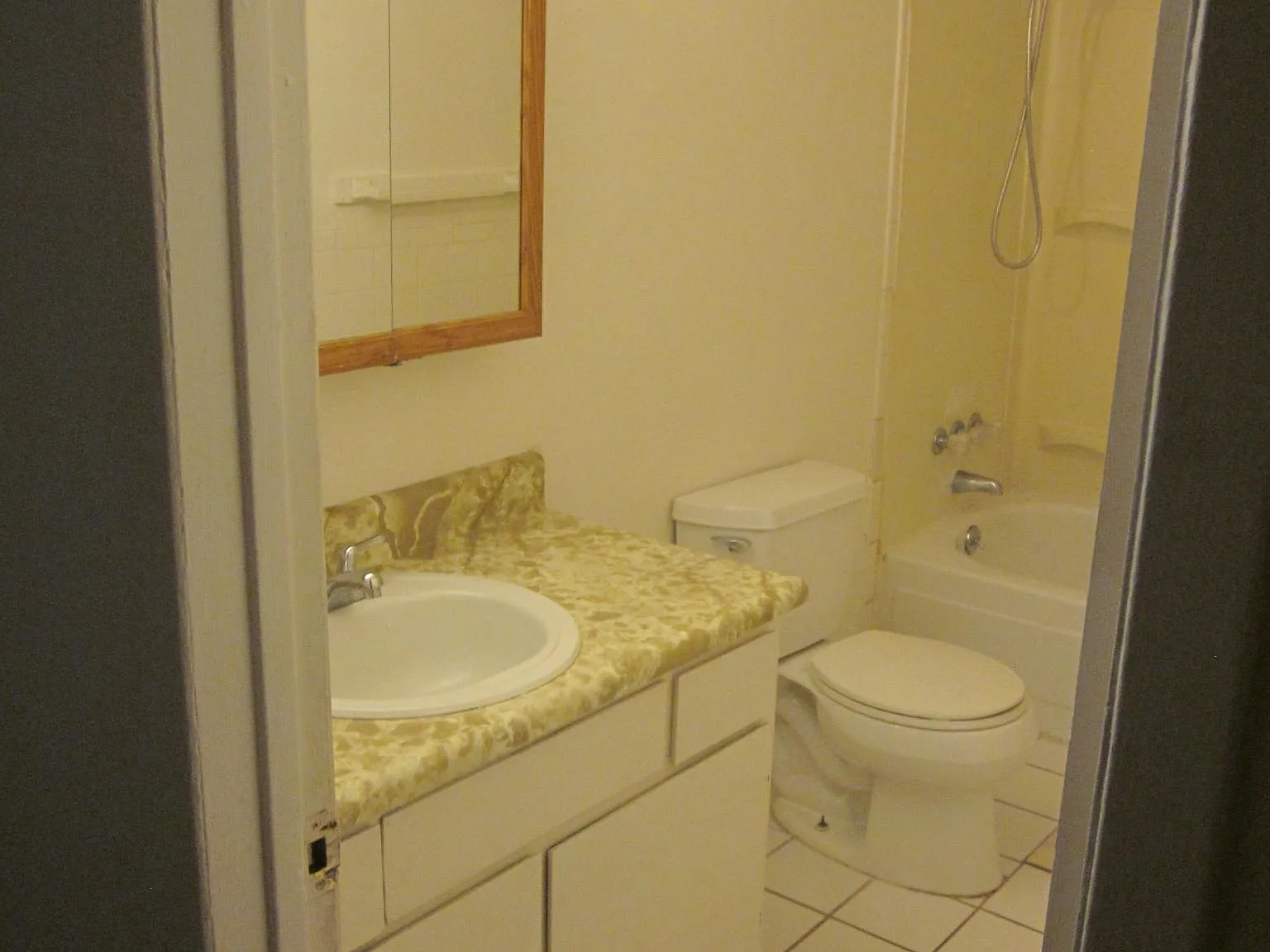 4 bed, 2000 sqft, $2,400 — Photo 4