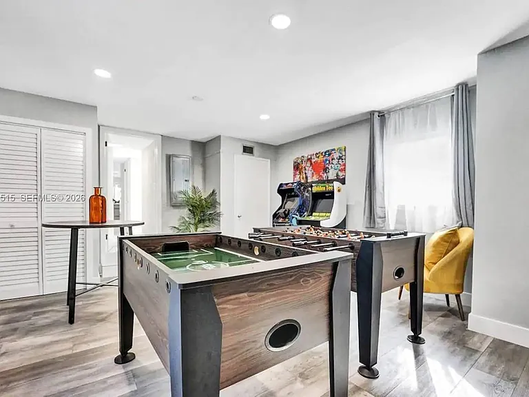1241 Hollywood Blvd — Photo 44