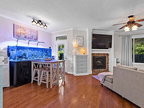 4th image of 224 Wallace Cir