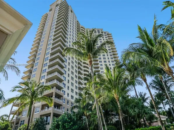 19501 W Country Club Dr, Aventura, FL