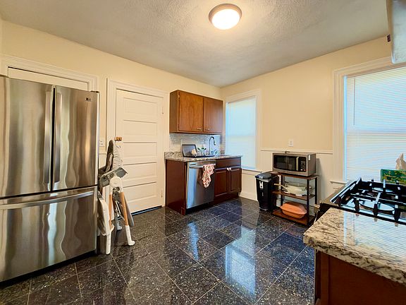5th image of 80 Lancaster St #1