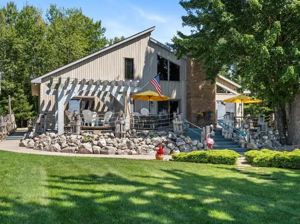 2919 Cedar Beach Ln, Cheboygan, MI 49721
