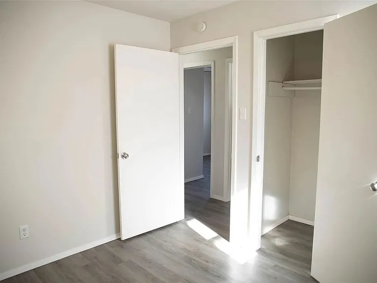 2498 Yorktown Dr — Photo 12