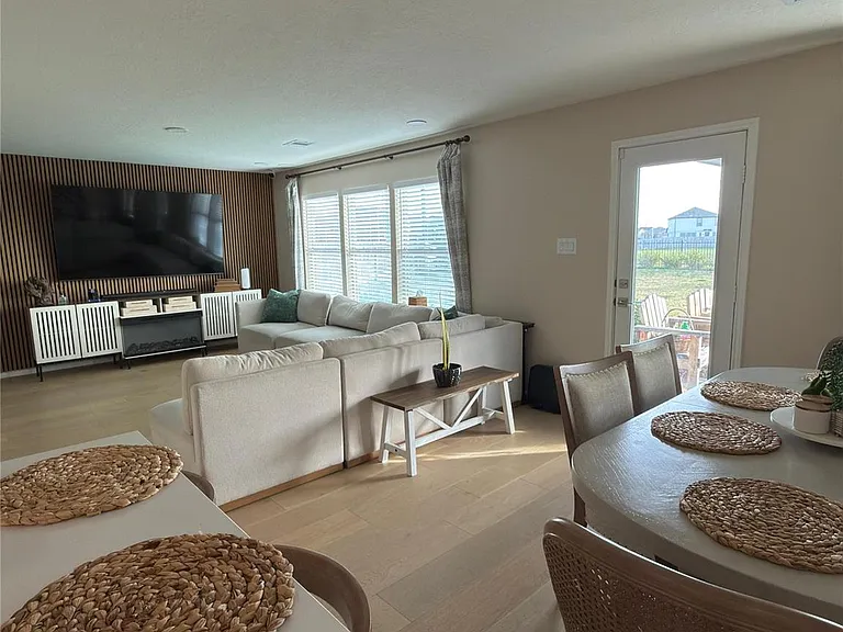 4915 Abbey Manor Ln — Photo 4