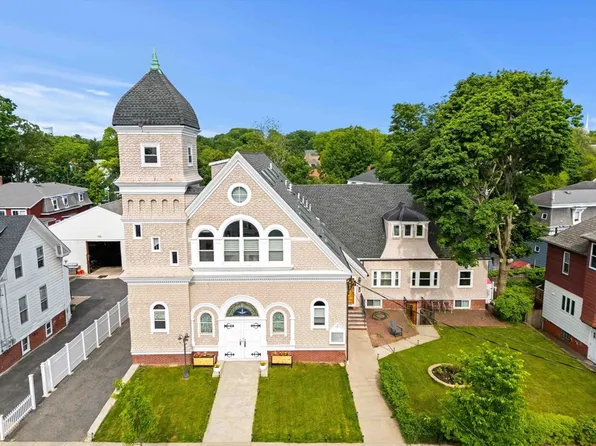 143 Burrill St #102, Swampscott, MA 01907
