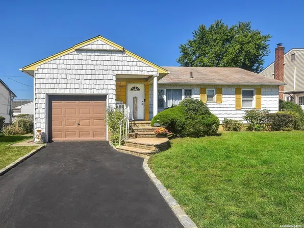 2015 S Central Drive, East Meadow, NY 11554