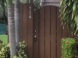 714 Springdale Cir, Palm Springs, FL 33461