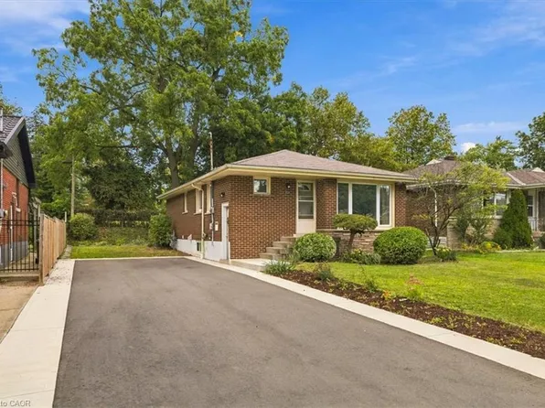 212 W 33rd St, Hamilton, ON L9C 5J5