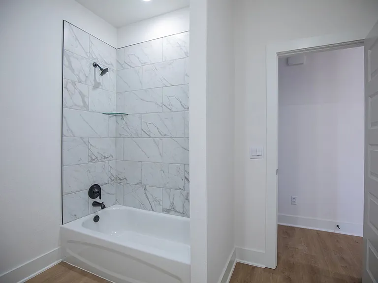 136 S Broyles Ave — Photo 12