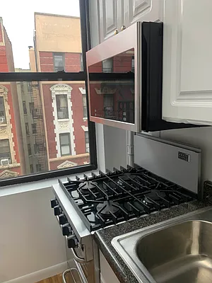 Rented by M.Grossman R.E. Management | media 11