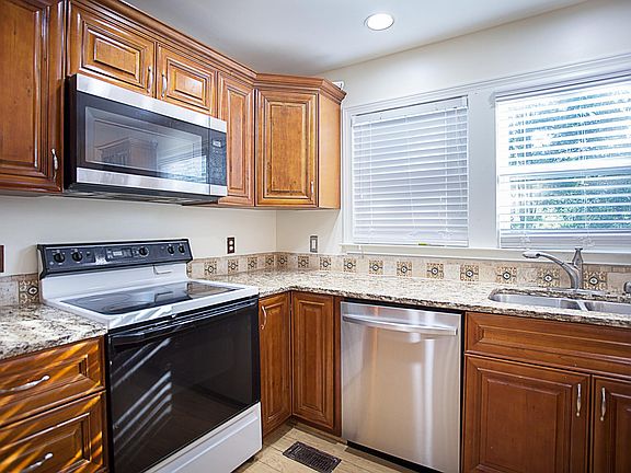 4th image of 3252 Pomarine Ln
