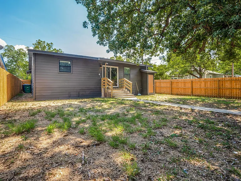 1403 Center St — Photo 24