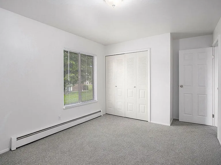 Fairlane Apartments — Photo 26