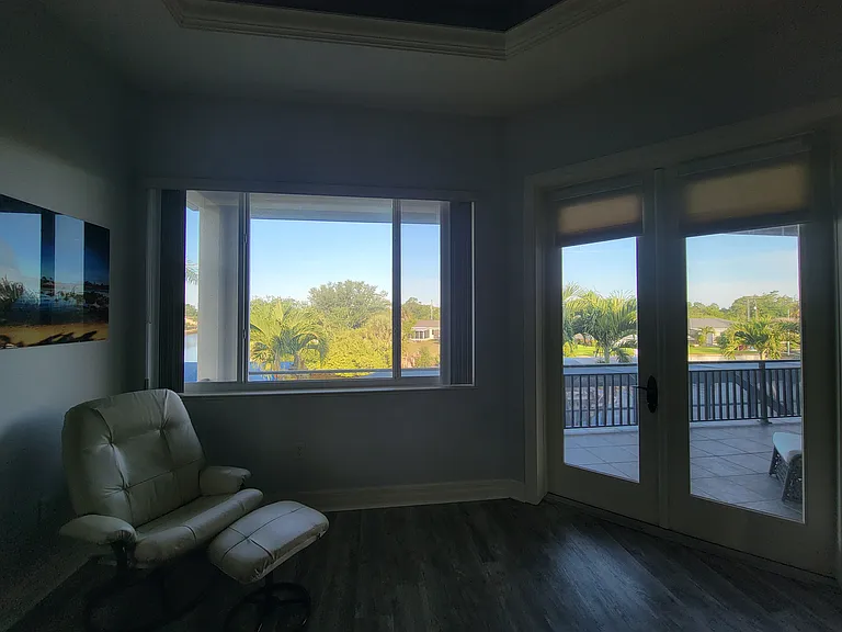 Master bed nook w view