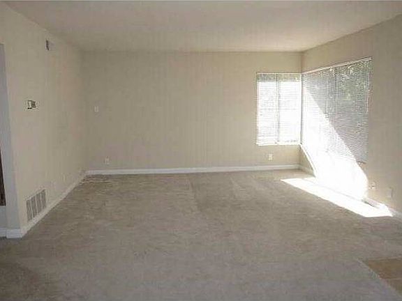 Spacious living romm
