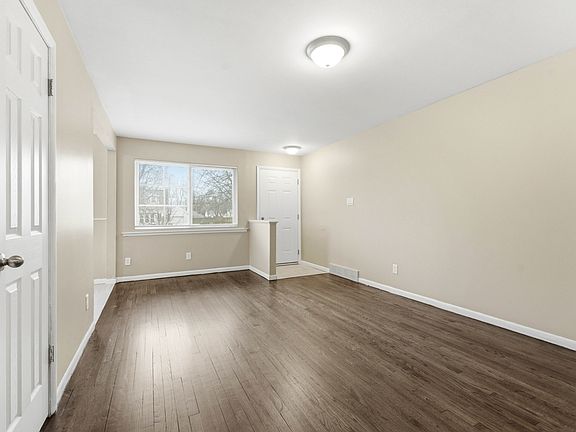 5th image of 19411 Rensellor St