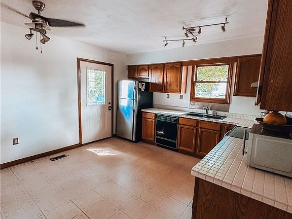 4th image of 949 Cottage Ave