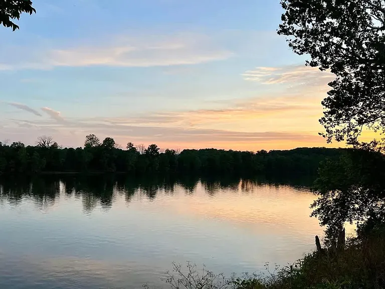 River Dr — Photo 38