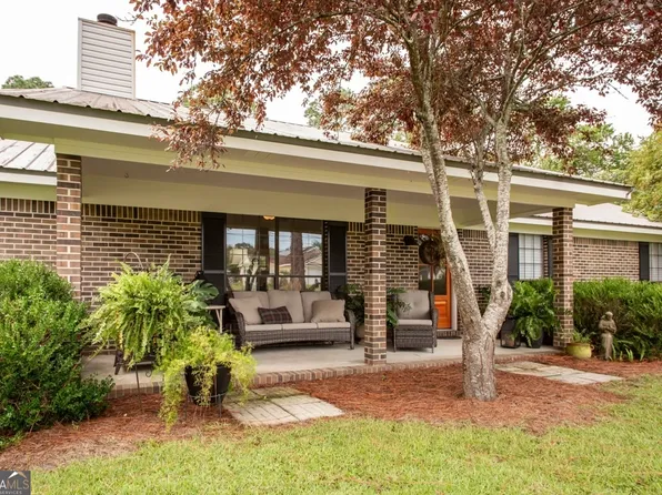 323 Pinehurst Dr, Blackshear, GA 31516