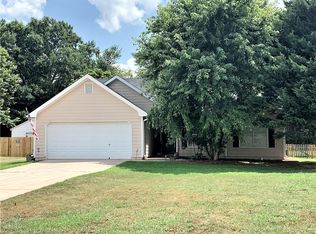 116 Elk Grove Dr, Auburn, GA 30011