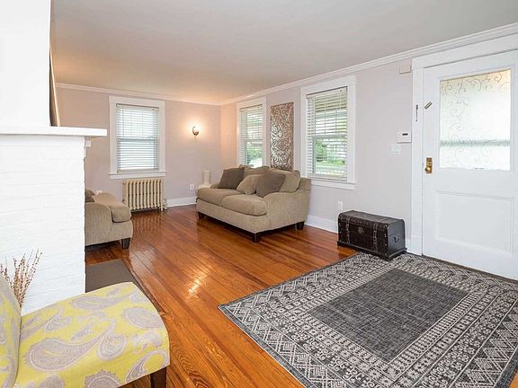 4th image of 177 Castle Ave
