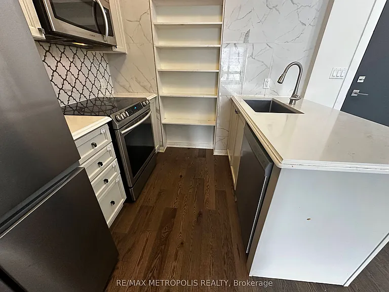 58 Adam Sellers St #301 — Photo 4