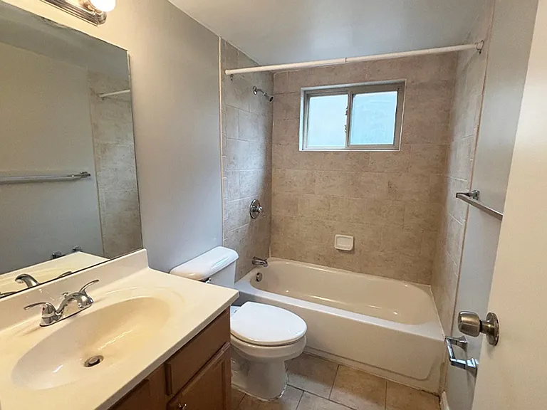 545 Lowell Ave — Photo 4