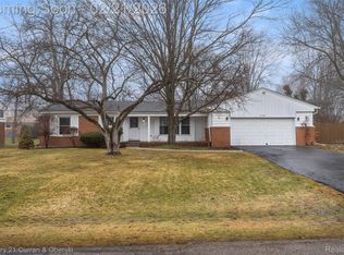 32330 Farmersville Rd, Farmington Hills, MI 48334