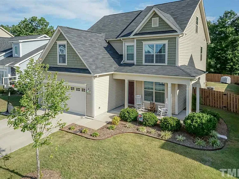 241 Sweet Violet Dr — Photo 3