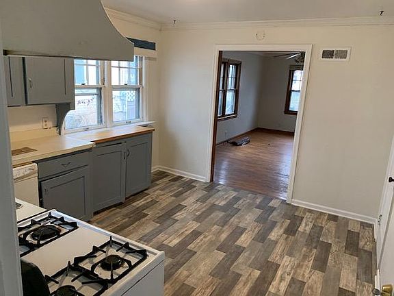 2nd image of 1009 W Ionia St #A