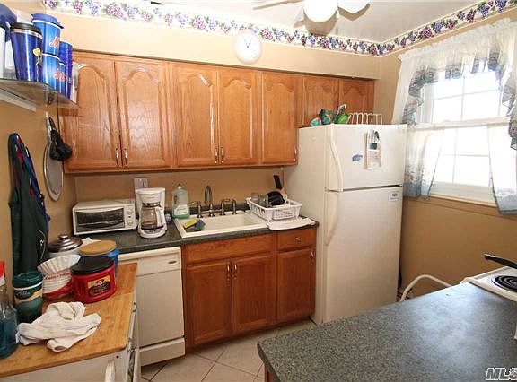 5th image of 859 Village Dr