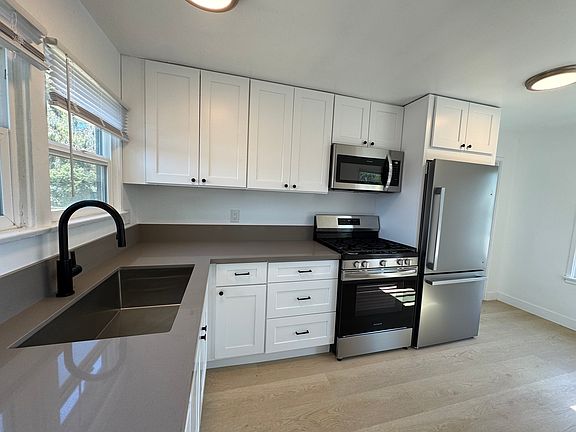 5th image of 271 Holt St APT B