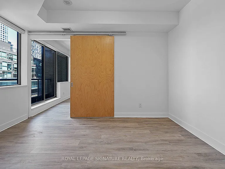 438 King St W #1417 — Photo 9