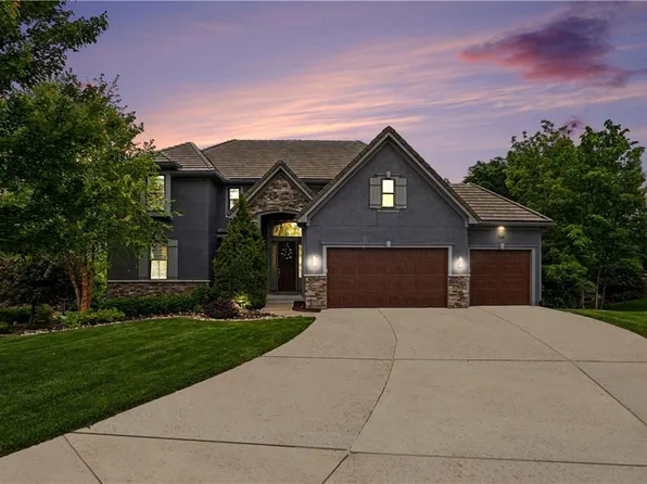 8831 Vista Dr, Lenexa, KS 66220
