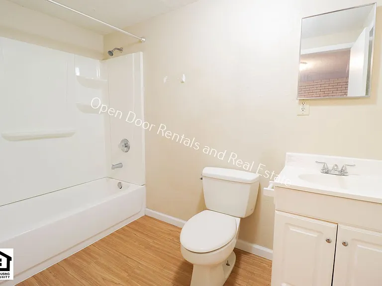 501 N Broadway St — Photo 5