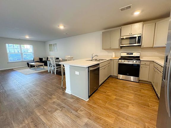 3rd image of 227 Spencer Cir