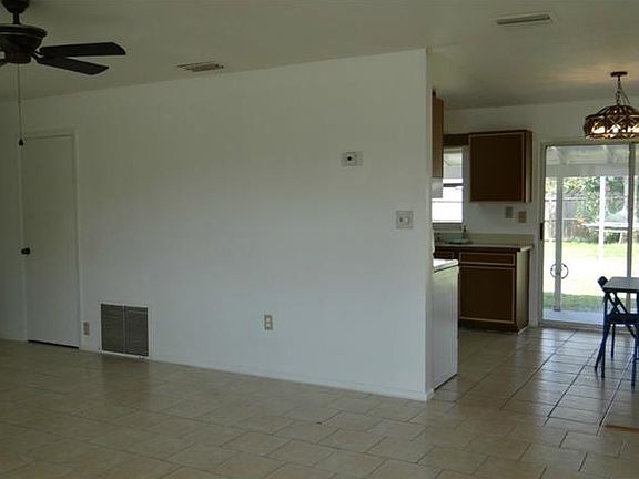 3rd image of 1123 Jordan Ave