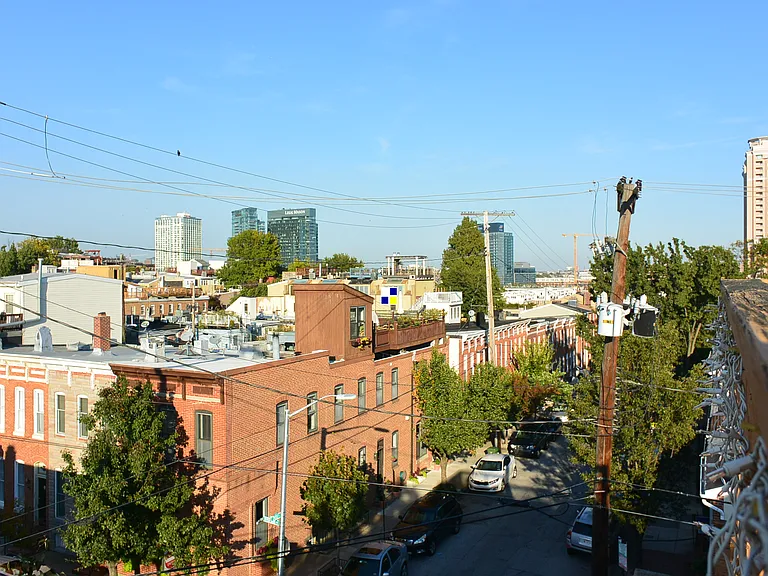 319 E Cross St — Photo 37