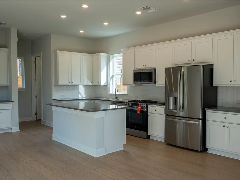 2705 Wilson St — Photo 5