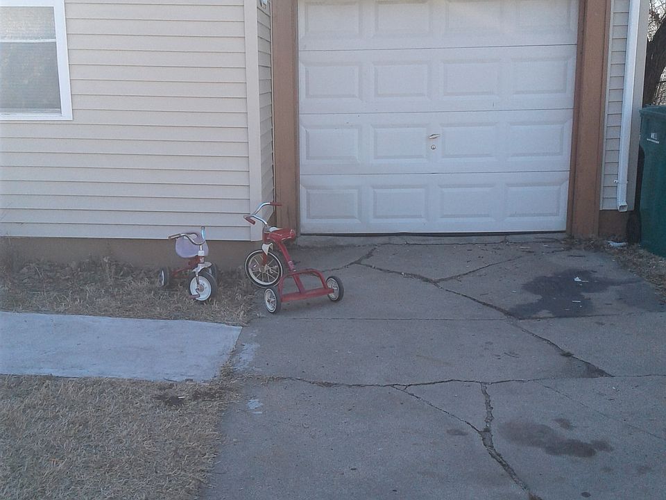 2nd image of 1727 N Lorraine Ave