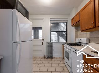 3528 N Broadway St APT 2E, Chicago, IL 60657