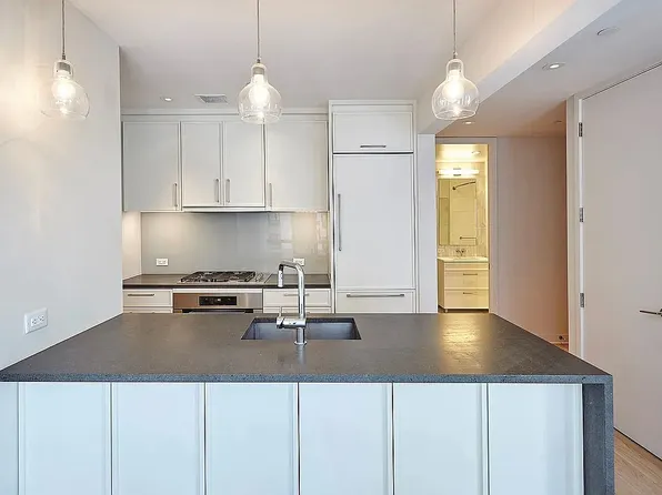 160 E 22nd St #3D, New York, NY 10010