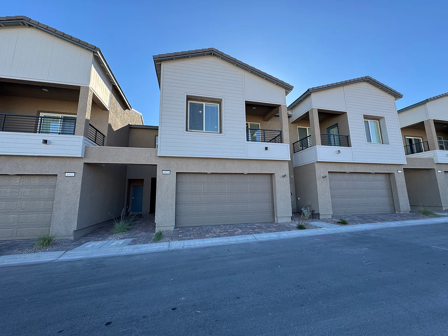 2 bed, $2,000 — Photo 2