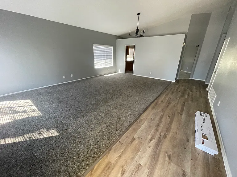 3393 Royal Ridge Rd — Photo 4